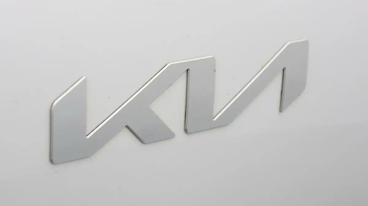 2021-kia-niro-16-gdi-phev-3-42in-cluster-big-19