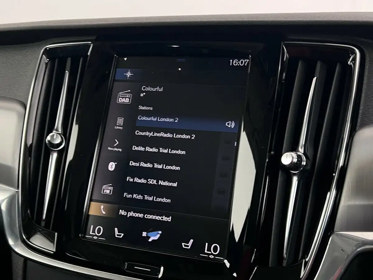 2020-volvo-s90-20td-d4-momentum-plus-big-32
