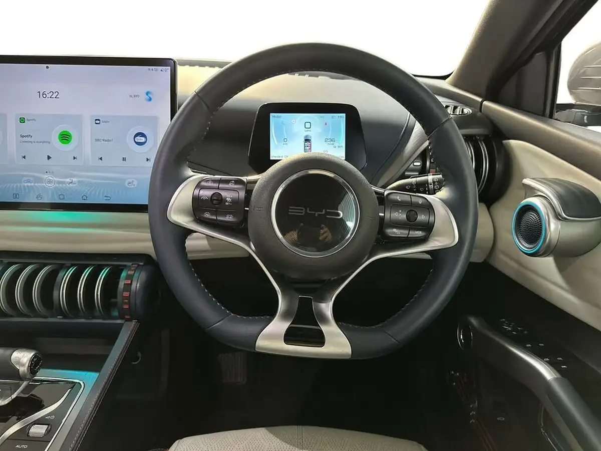 2024-byd-atto-3-e-design-big-16
