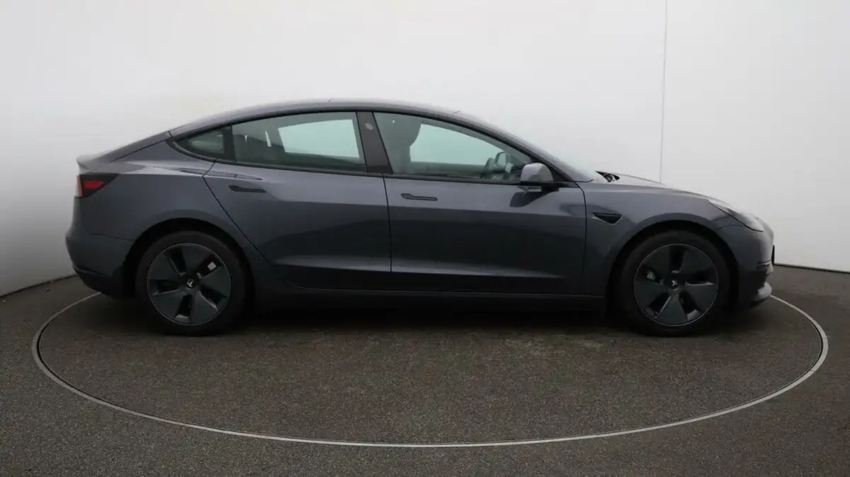 2022-tesla-model-3-e-long-range-big-47