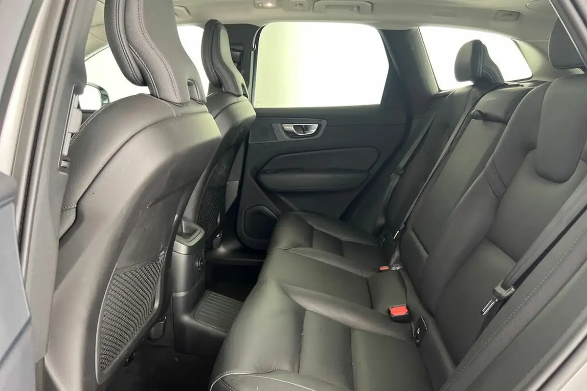 2024-volvo-xc60-20-b5-plus-big-16