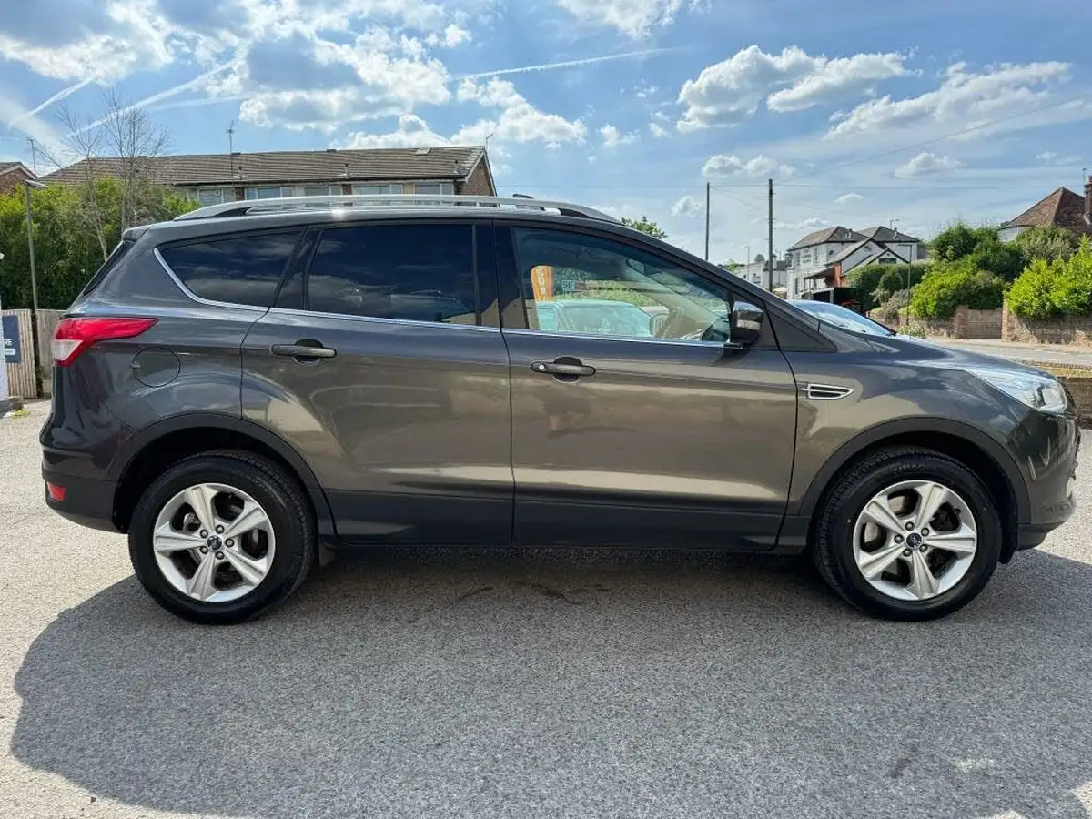 2015-ford-kuga-20tdci-zetec-150ps-awd-powershift-big-2