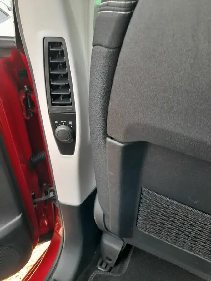 2013-citroen-c4-picasso-16hdi-platinum-big-14