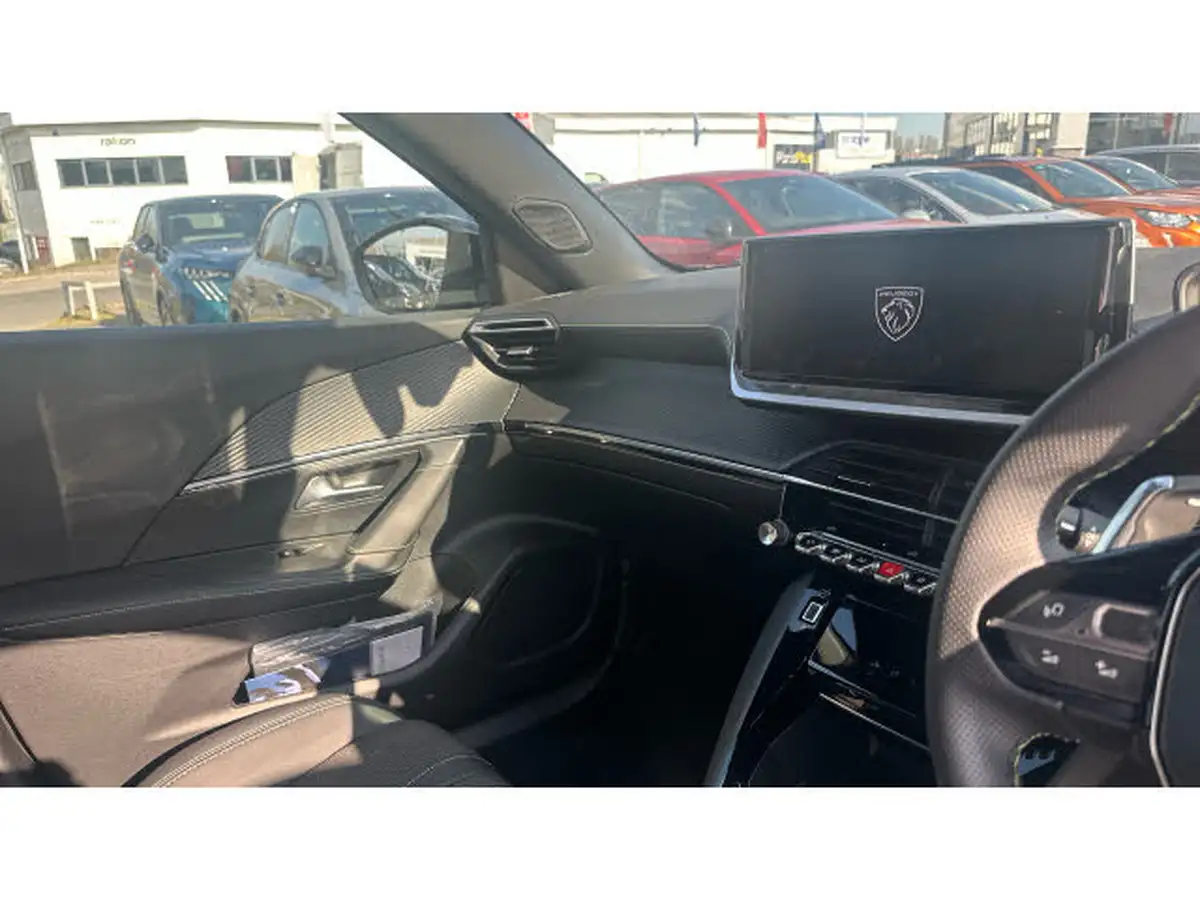 2024-peugeot-2008-suv-12-puretech-gt-130ps-eat8-big-13