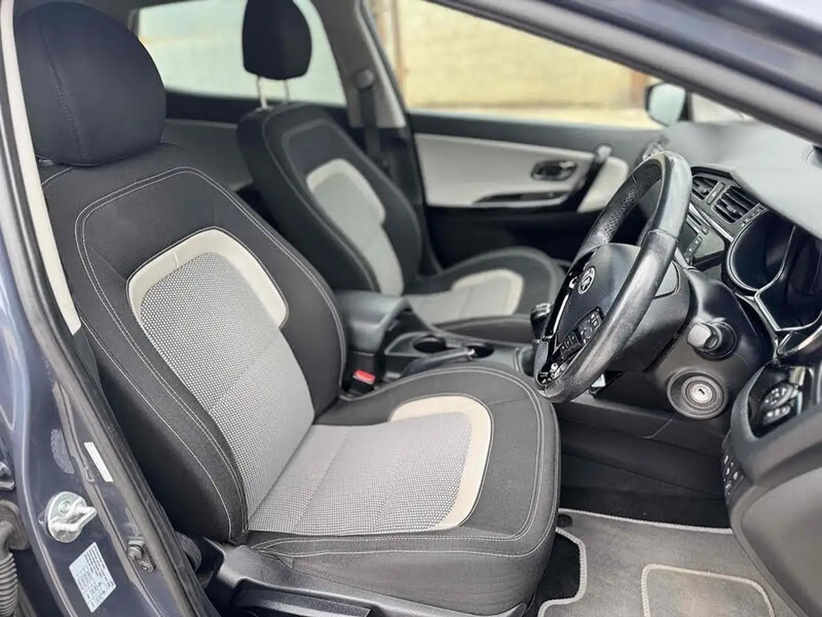 2014-kia-ceed-16crdi-3-isg-hatchback-big-17