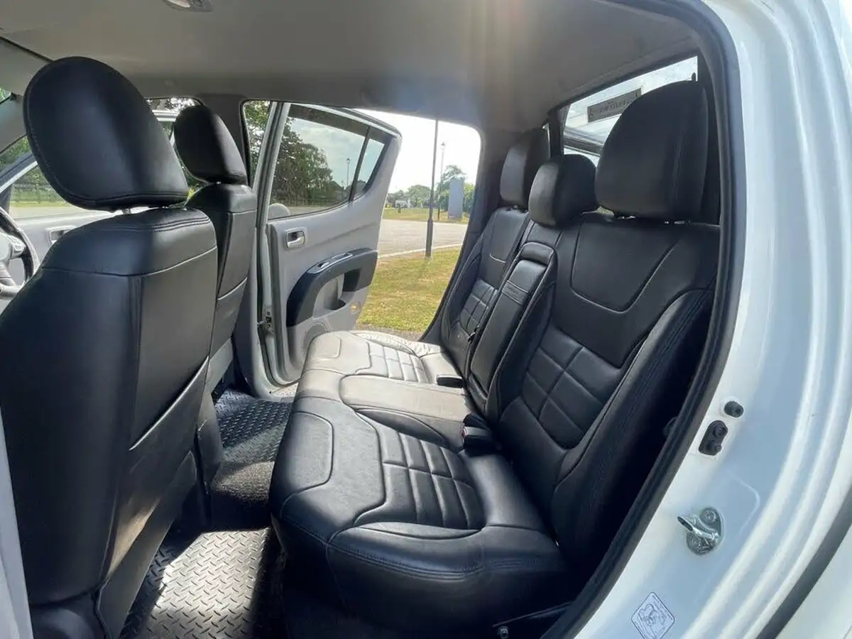 2011-mitsubishi-l200-25td-barbarian-auto-big-16