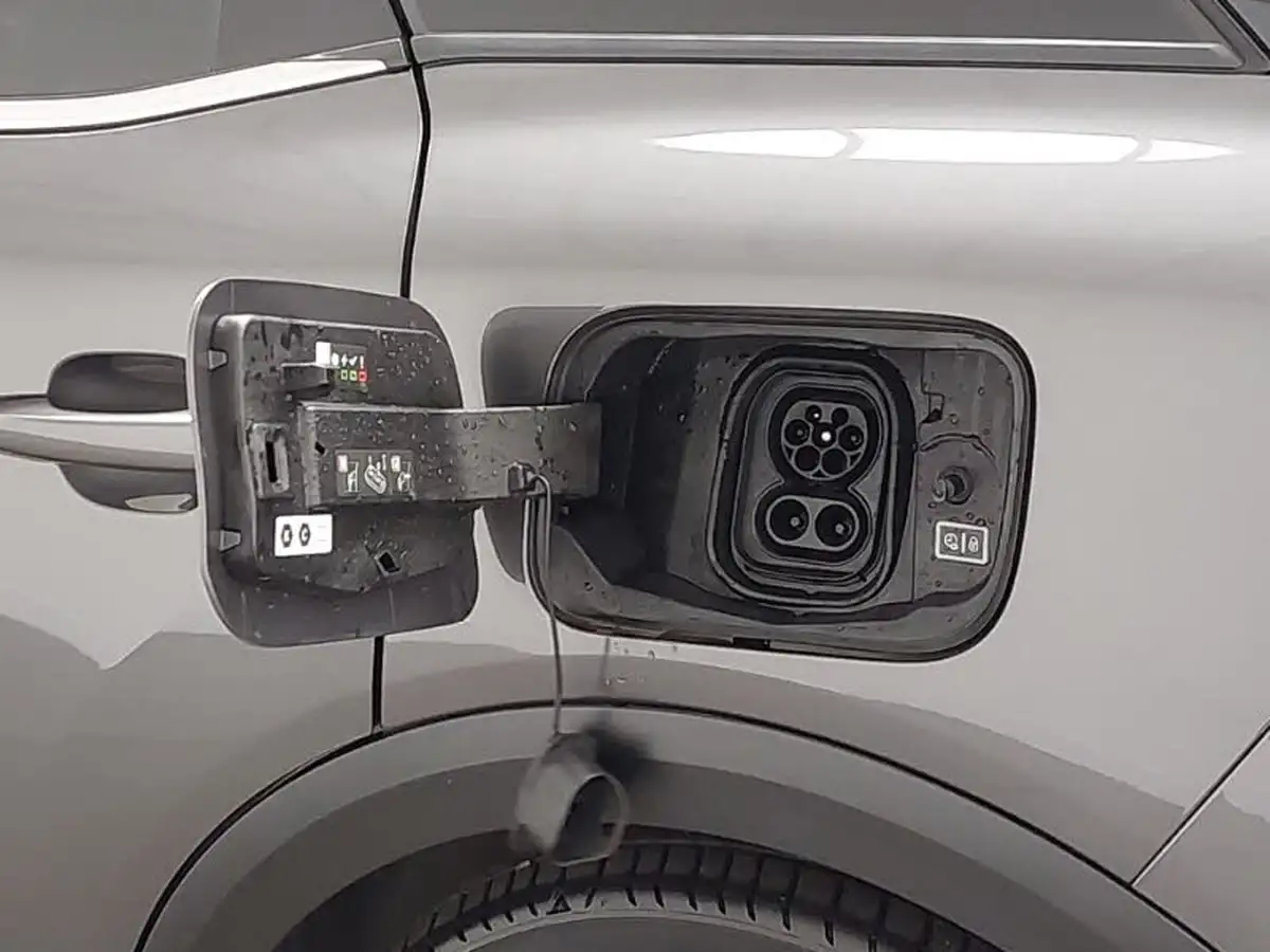 2024-citroen-c4-e-e-series-136ps-50kwh-big-13
