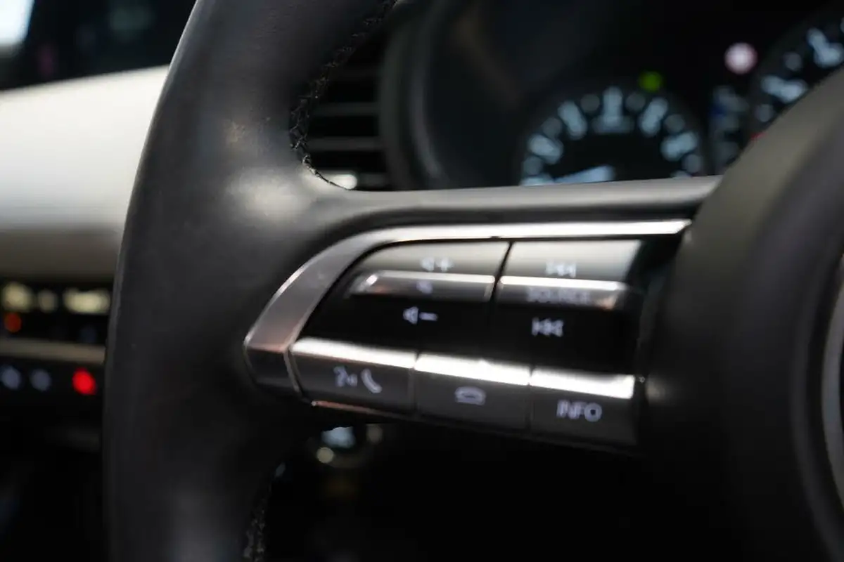 2019-mazda-mazda3-20-gt-sport-tech-180ps-saloon-4d-auto-big-18