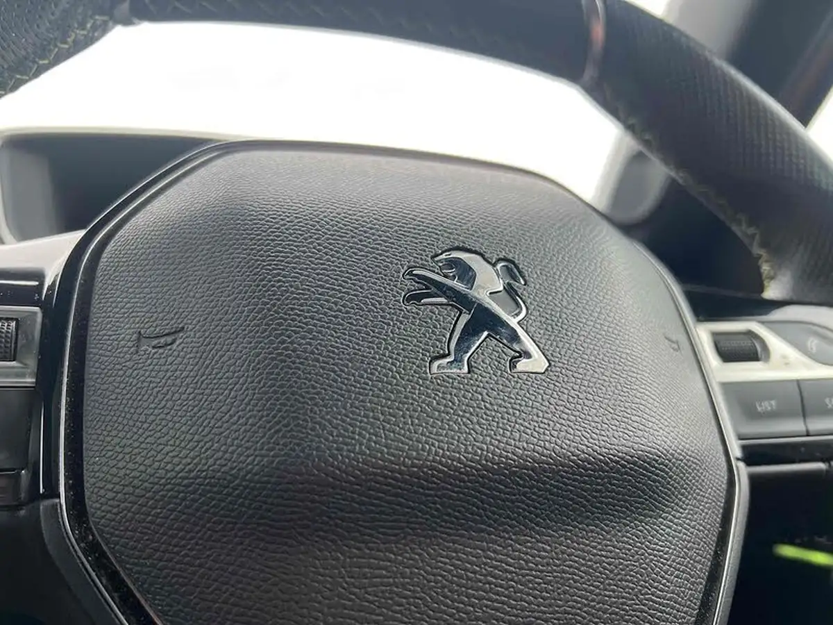2021-peugeot-2008-suv-e-gt-big-53