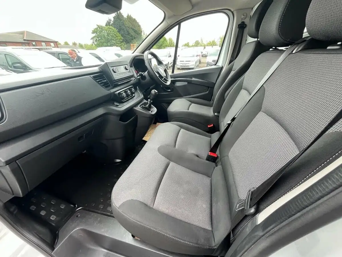 2022-renault-trafic-20dci-sl28-130-business-big-23