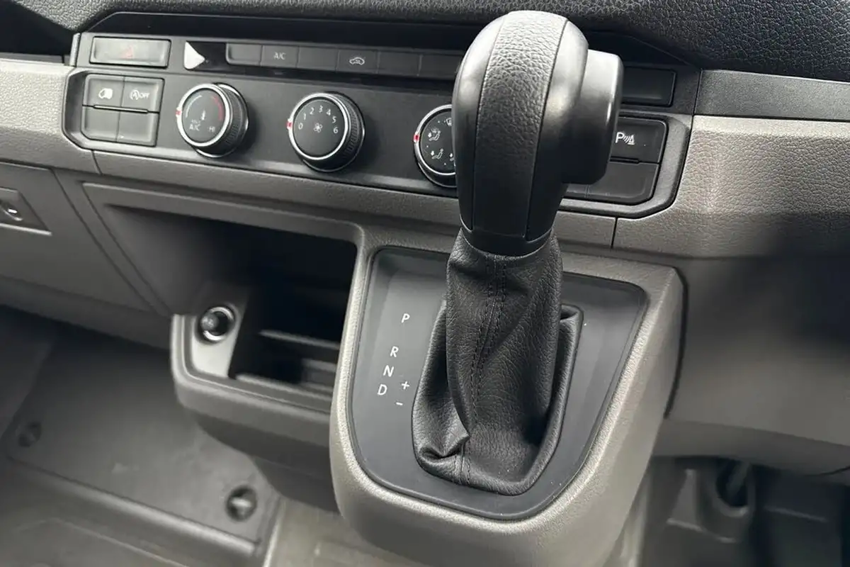 2024-volkswagen-crafter-big-21
