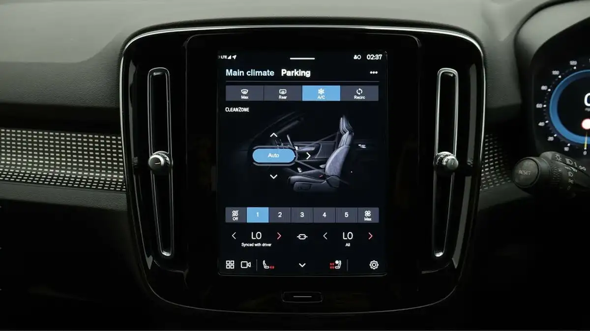 2021-volvo-xc40-e-twin-recharge-plus-big-12