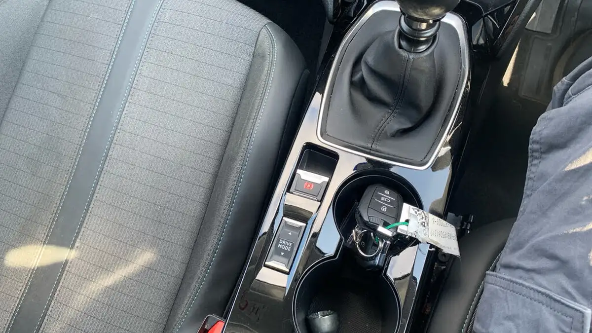 2023-peugeot-208-12-puretech-allure-premium-100ps-big-20