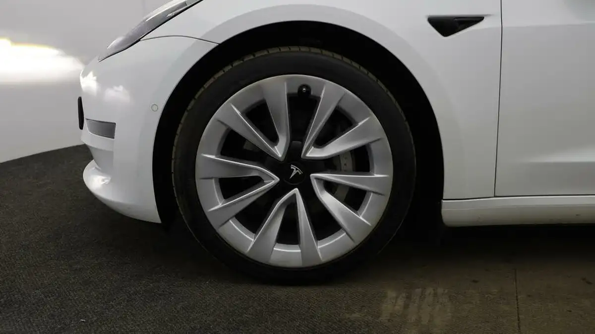 2021-tesla-model-3-e-long-range-4x4-big-17