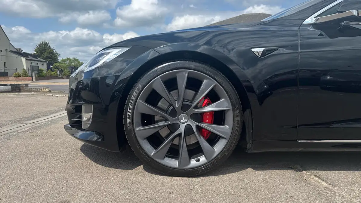 2020-tesla-model-s-e-ludicrous-performance-big-24