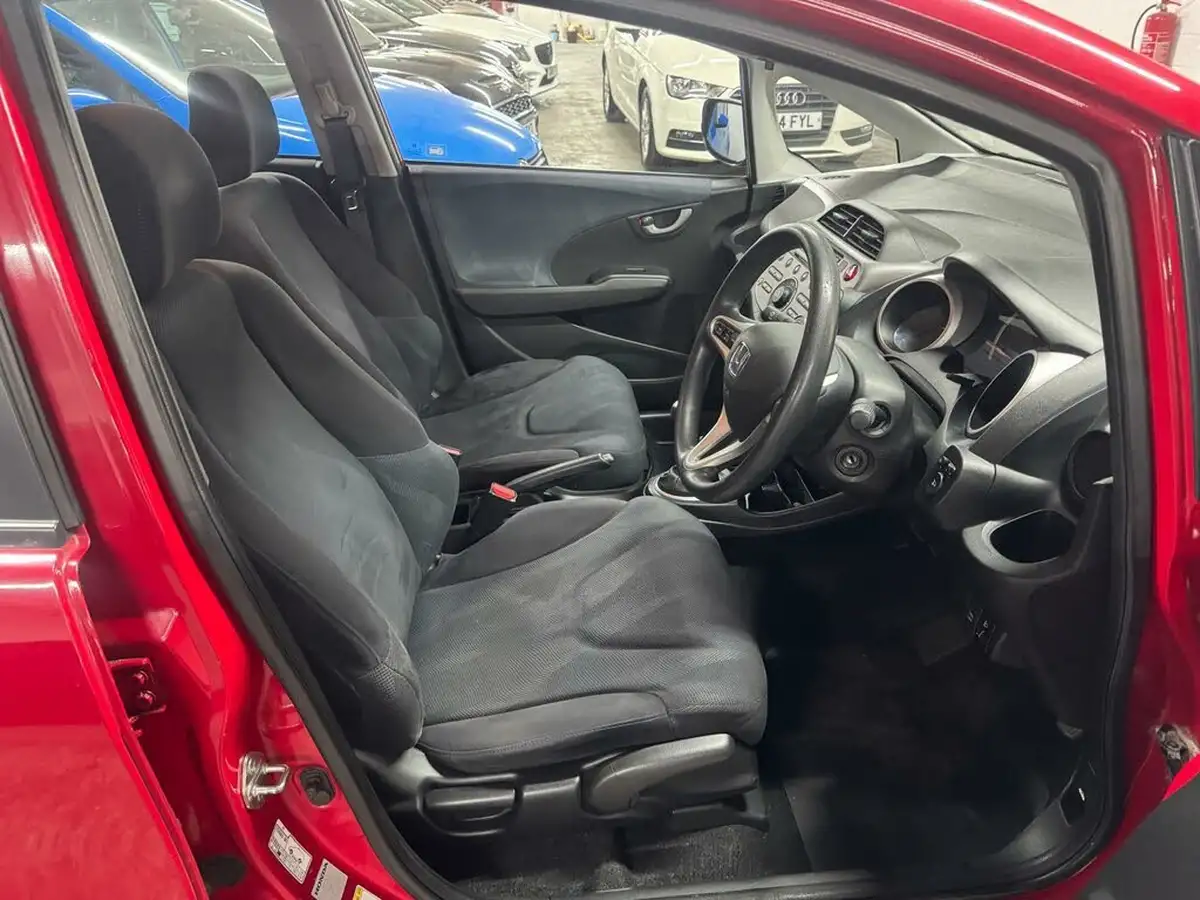 2010-honda-jazz-14-es-big-44