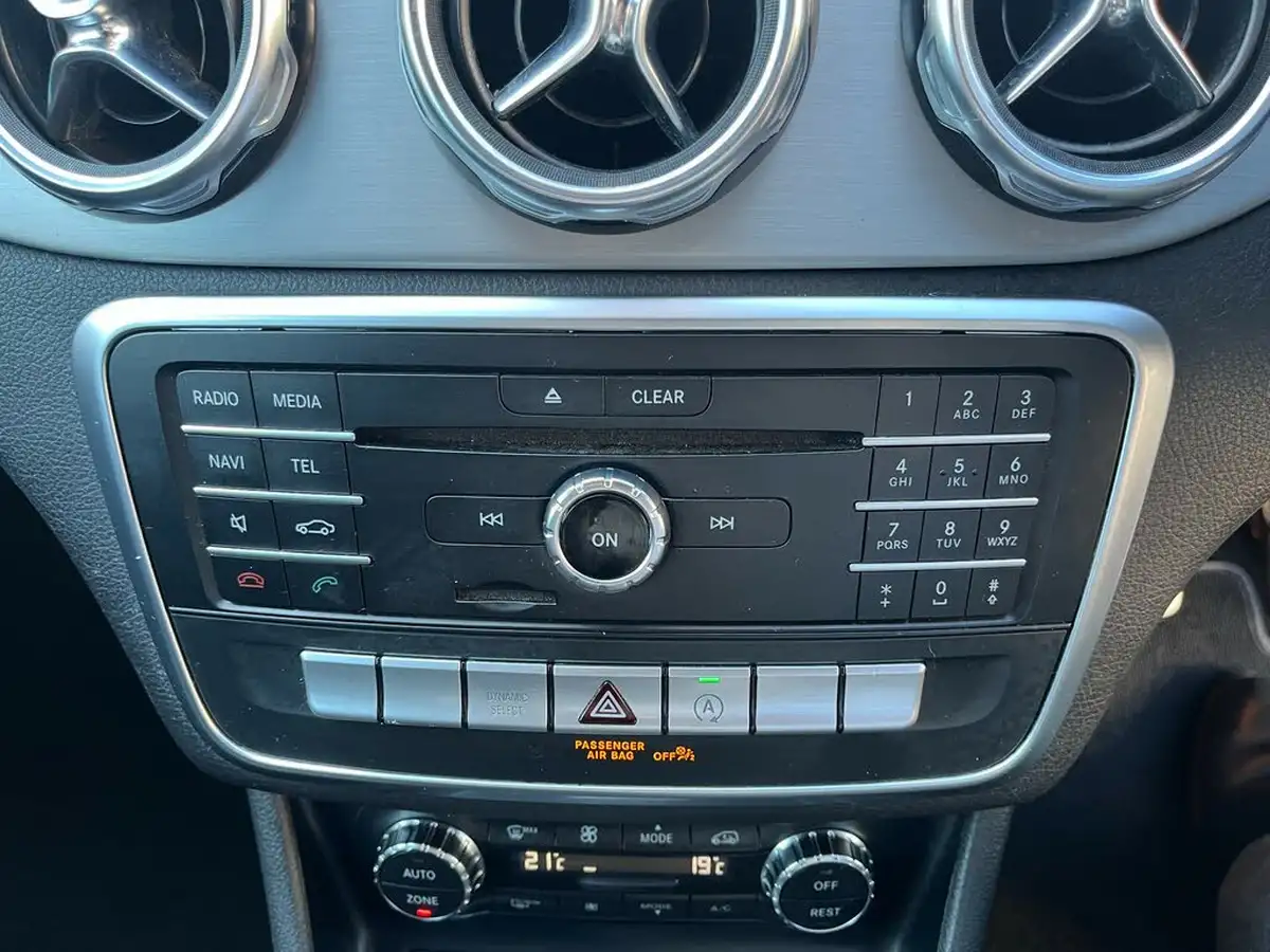 2017-mercedes-benz-gla-class-21d-gla-200d-amg-line-ss-big-27