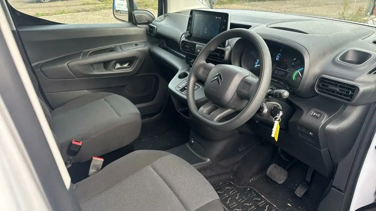 2024-citroen-berlingo-big-10