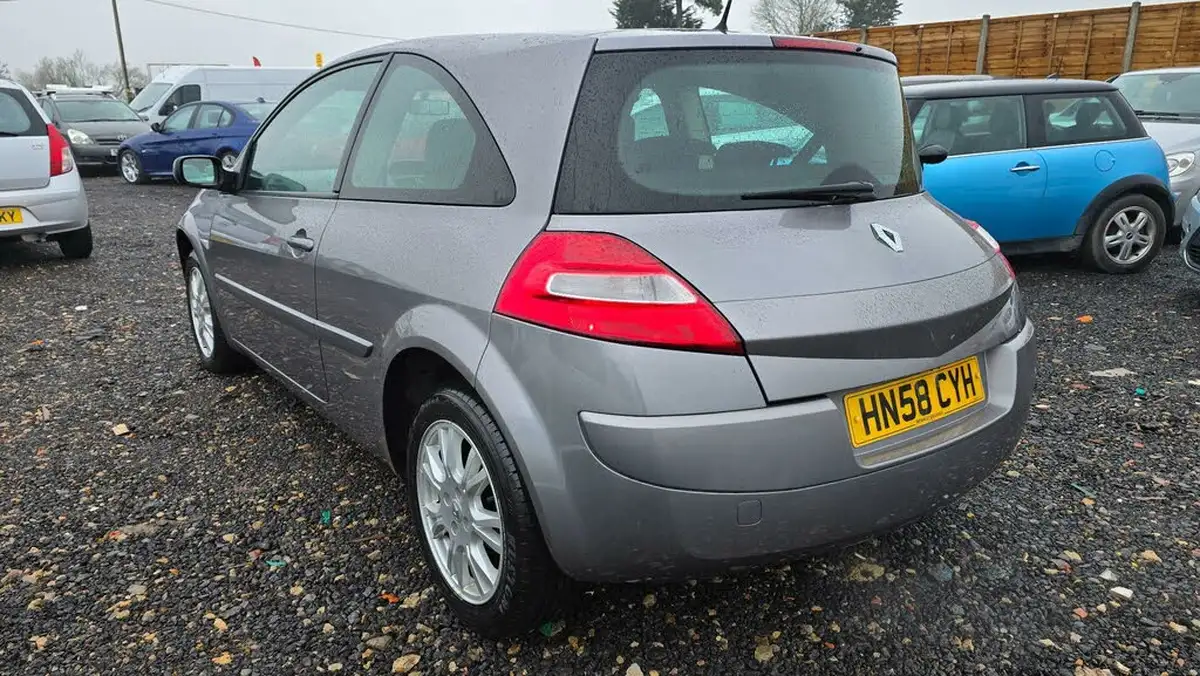 2008-renault-megane-16-new-expression-hatchback-3d-big-3
