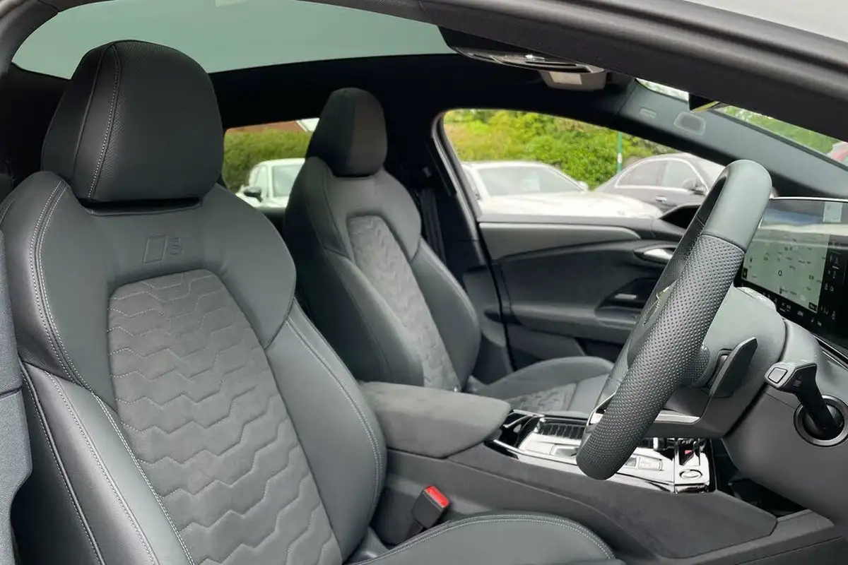 2025-audi-a6-e-tron-e-launch-edition-big-23
