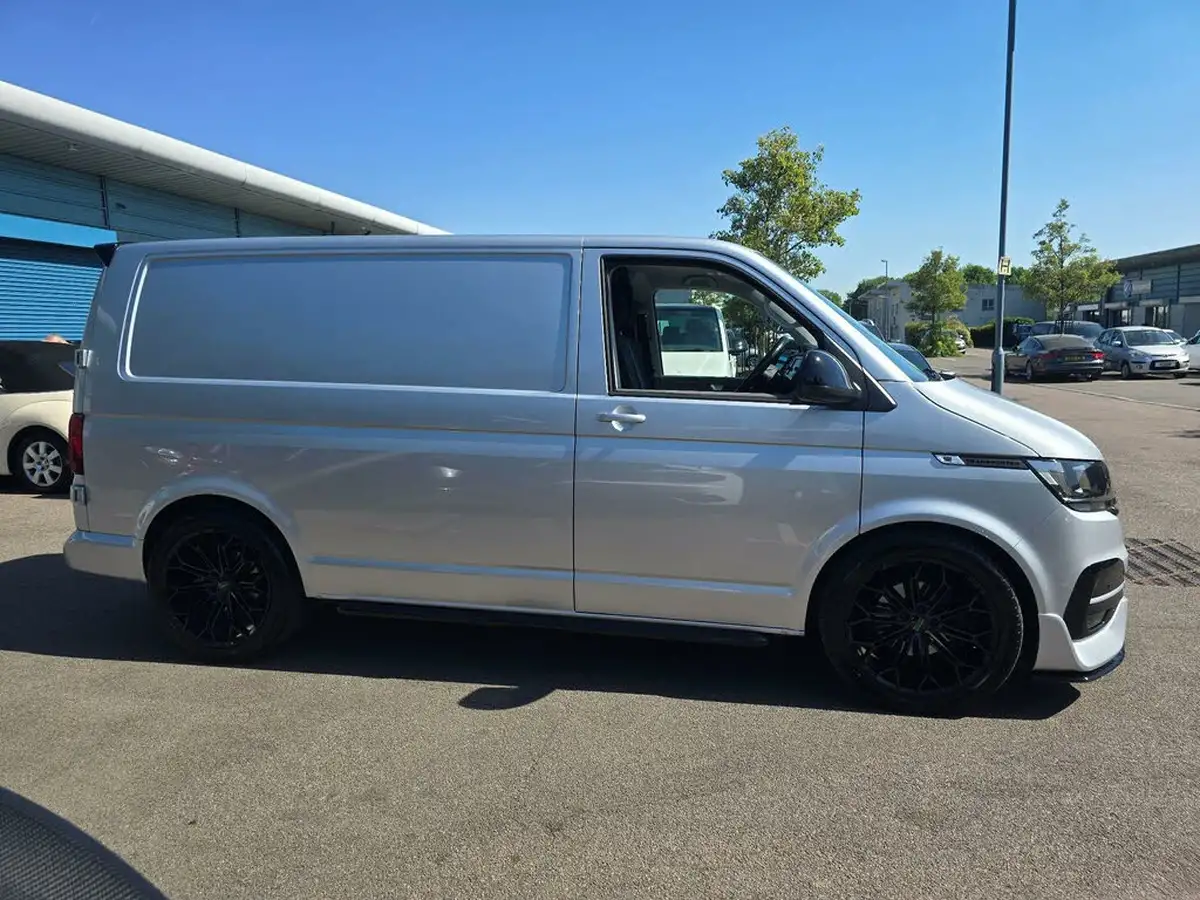 2021-volkswagen-transporter-20tdi-t30-highline-bmt-swb-150pseu6dt-e-panel-van-big-12
