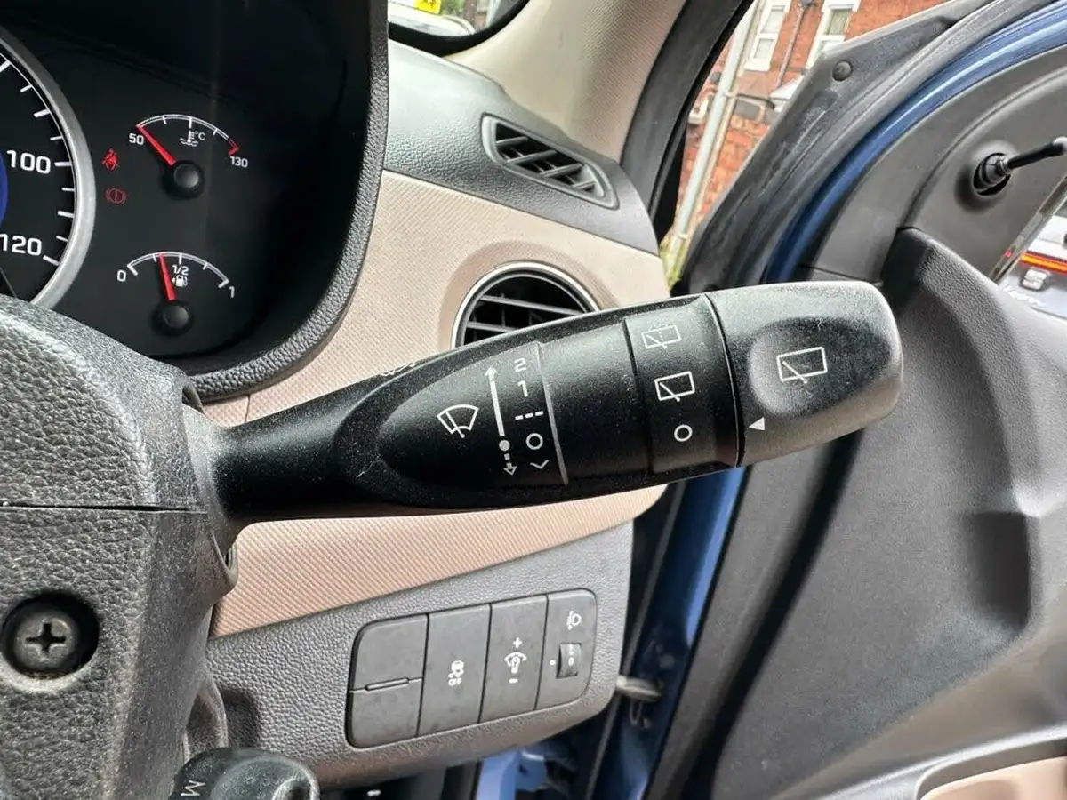 2015-hyundai-i10-10-s-big-32