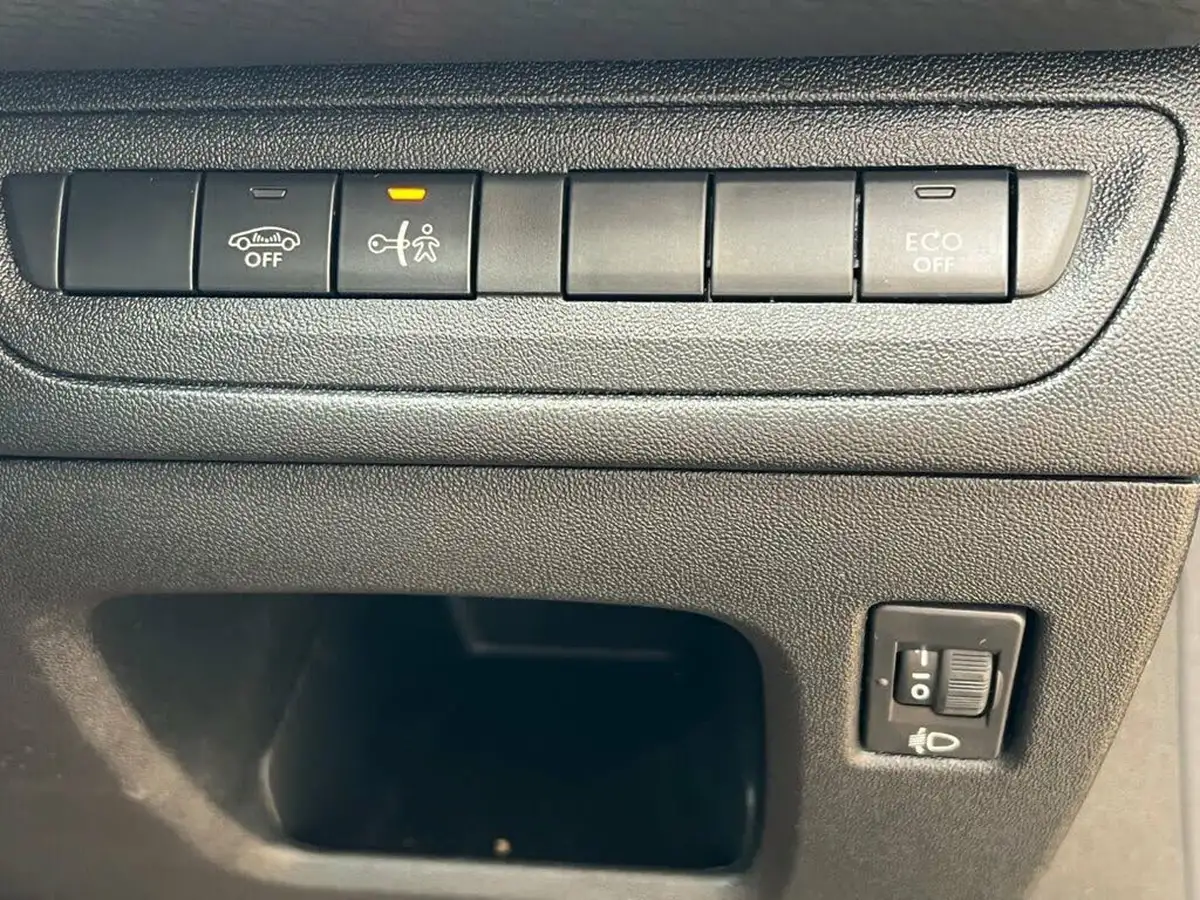 2019-peugeot-2008-suv-12-puretech-active-110bhp-eat6-big-40