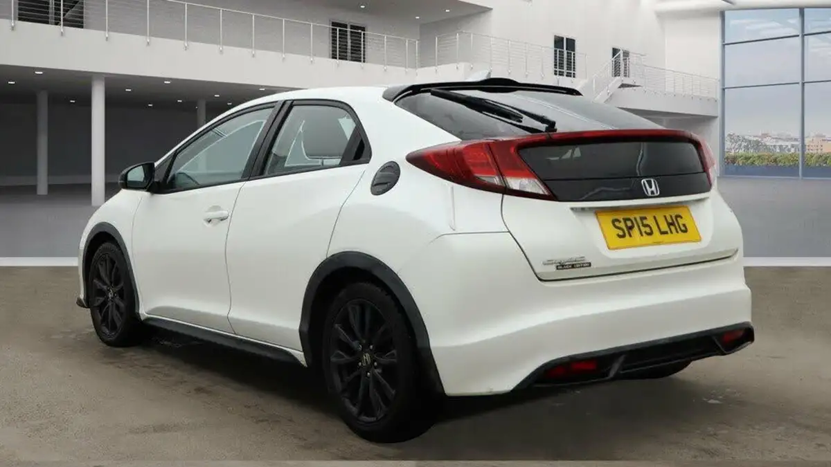 2015-honda-civic-18-s-140bhp-hatchback-big-2
