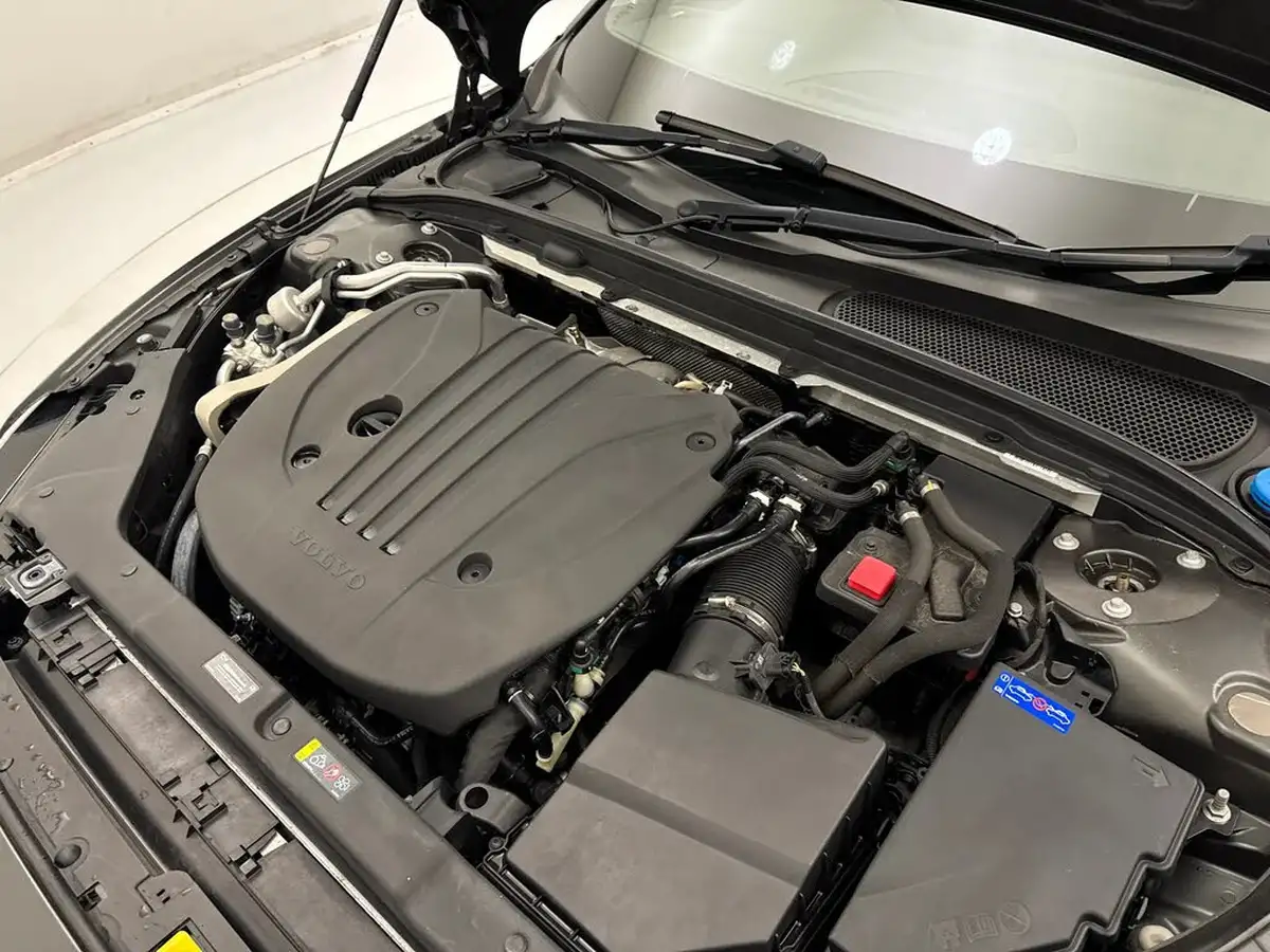2021-volvo-v60-20-b3-r-design-161bhp-big-26