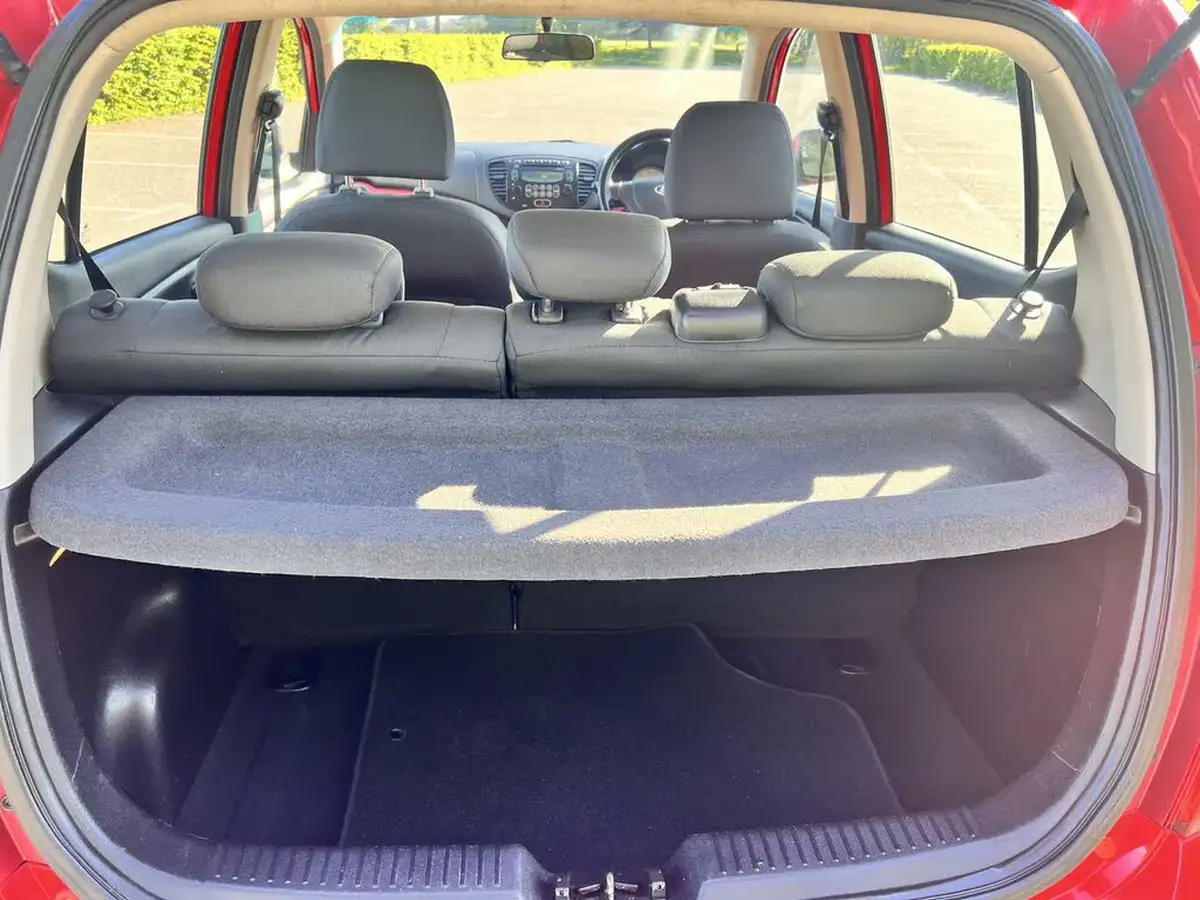2010-hyundai-i10-11-edition-big-24