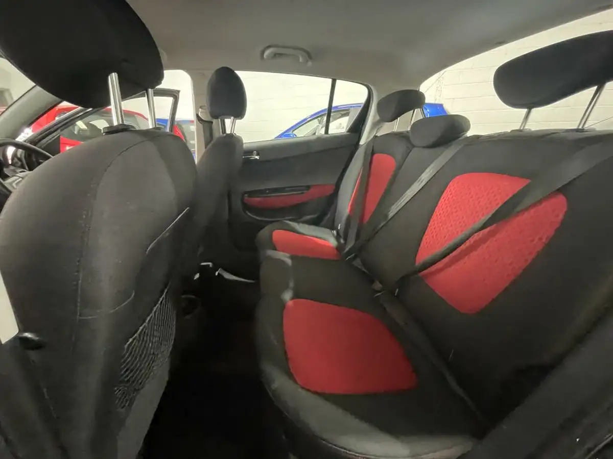 2010-hyundai-i20-12-comfort-5d-big-14