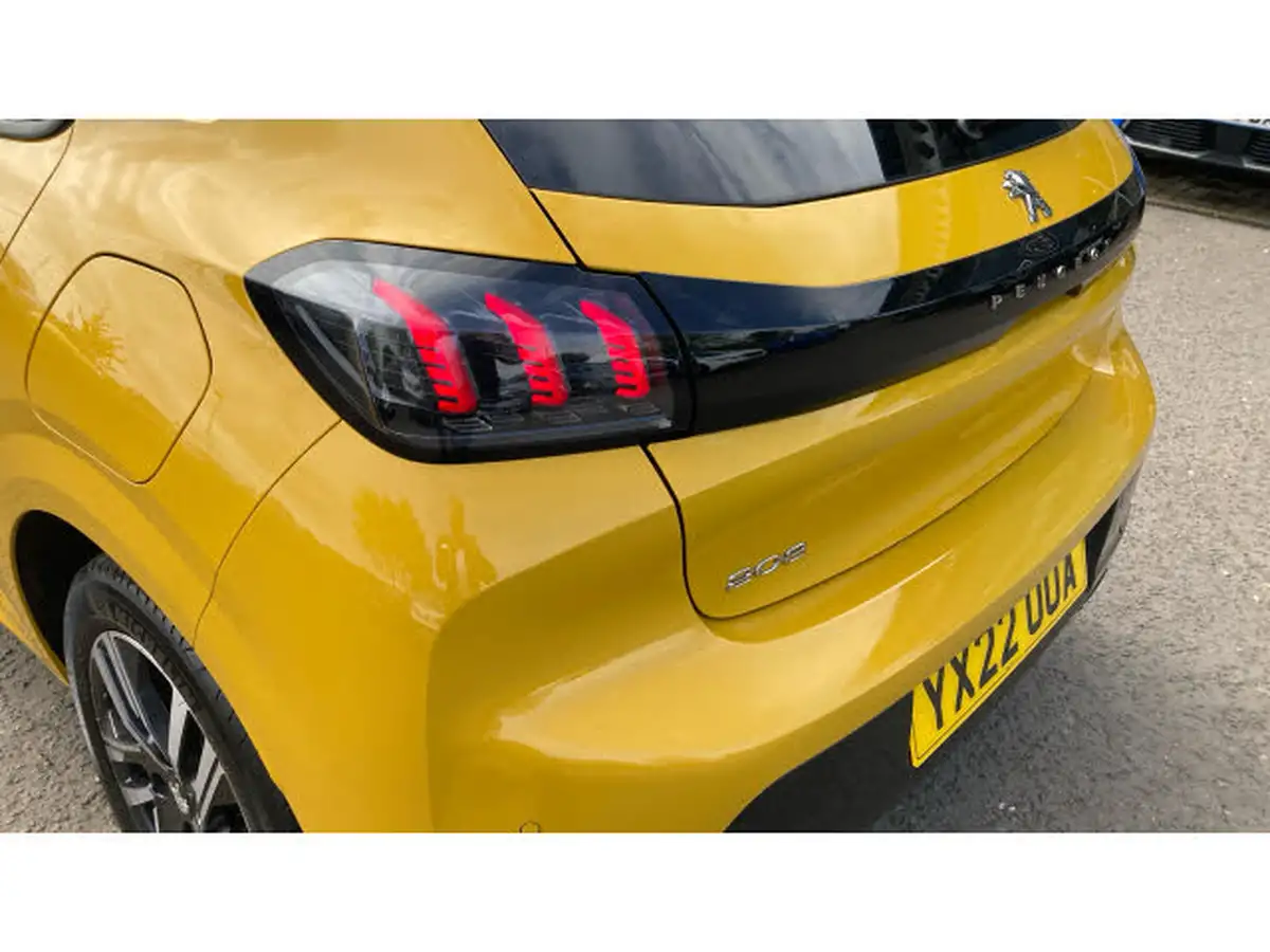 2022-peugeot-208-12-puretech-allure-premium-130bhp-eat8-big-39