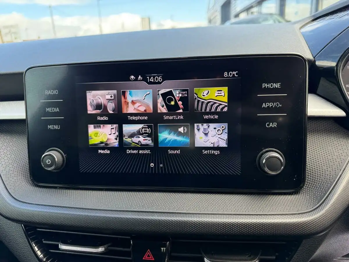 2023-skoda-fabia-10-mpi-colour-edition-big-35