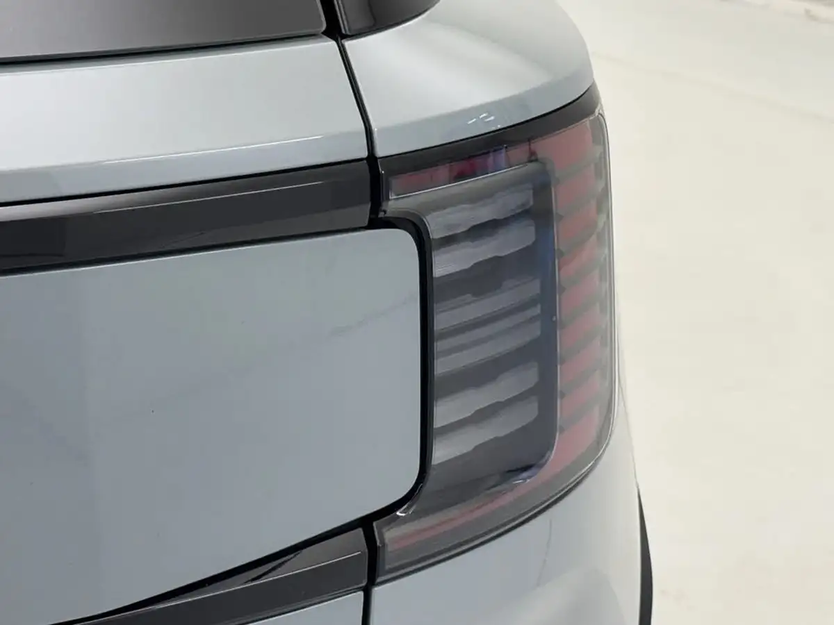 2024-volvo-ex30-e-single-motor-plus-extended-range-big-33