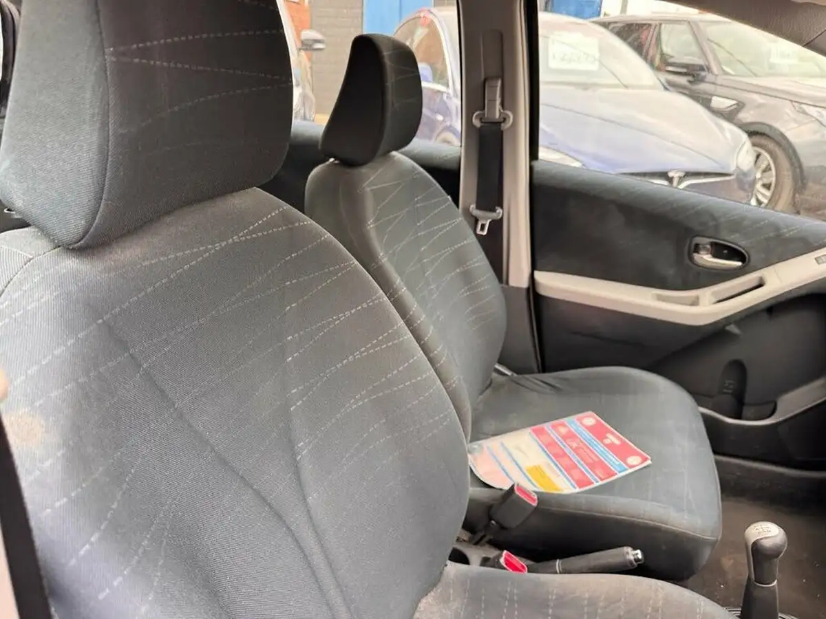 2008-toyota-yaris-13-t3-5d-big-11