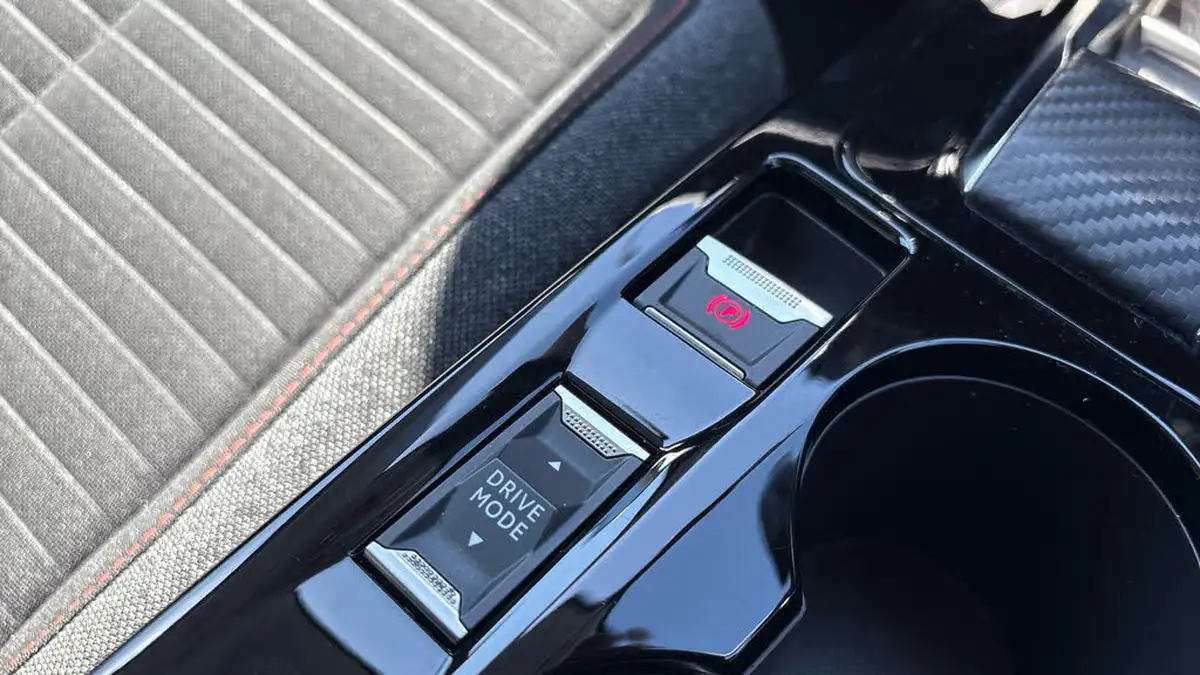 2023-peugeot-208-12-puretech-active-premium-100ps-eat8-big-20
