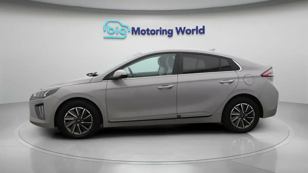 2022-hyundai-ioniq-e-premium-se-electric-big-4