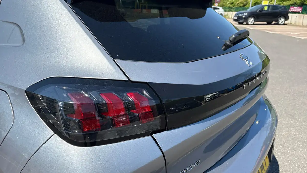 2023-peugeot-208-12-puretech-active-premium-100ps-eat8-big-44