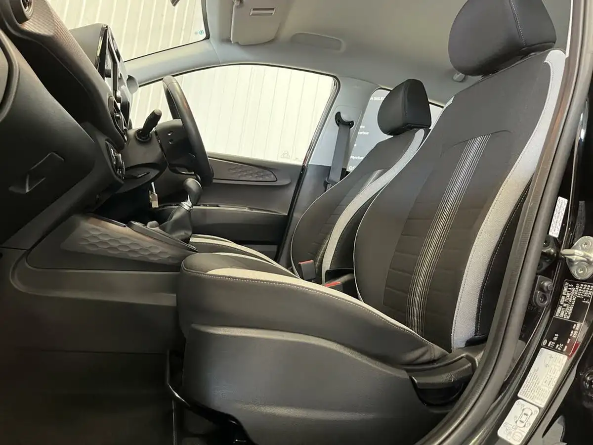 2021-hyundai-i10-10-se-connect-big-13