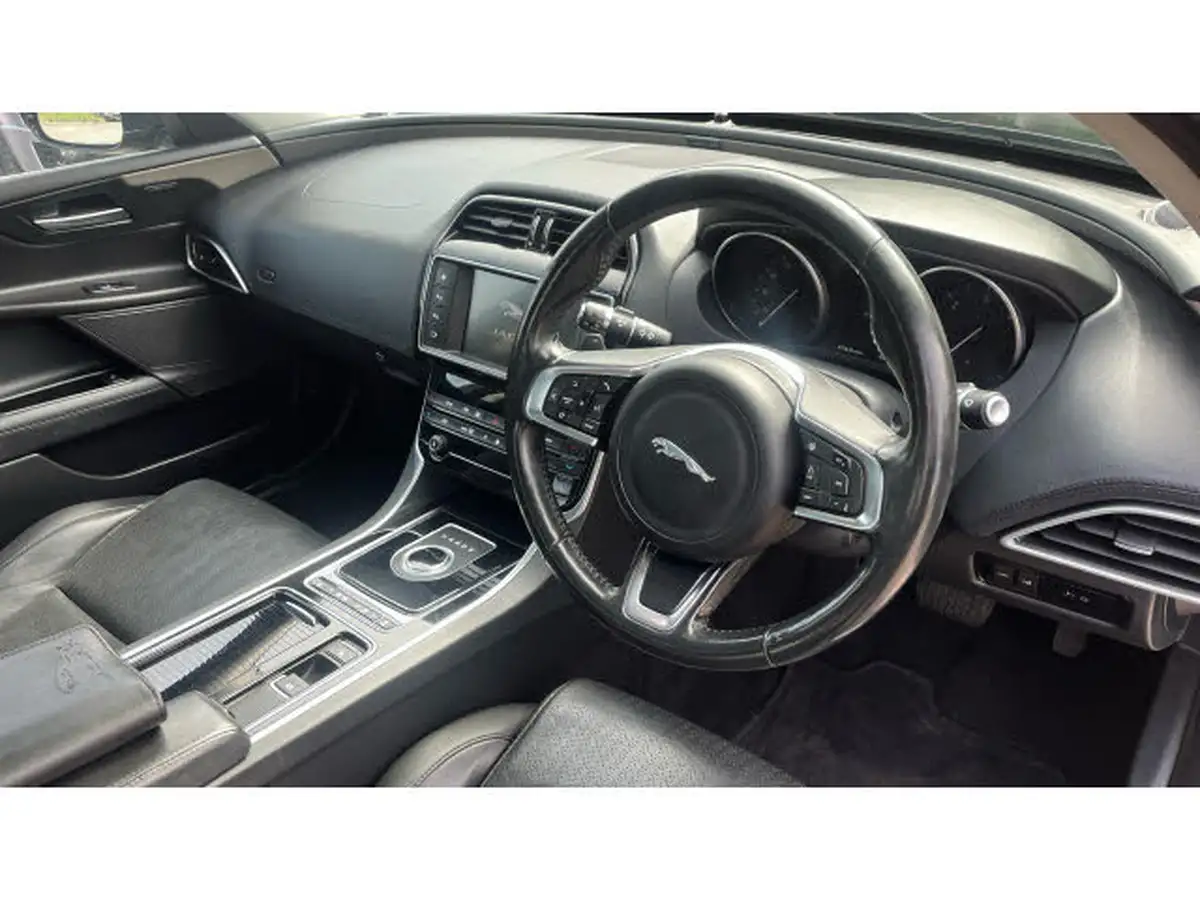 2017-jaguar-xe-20d-portfolio-180ps-ss-1999cc-auto-big-10