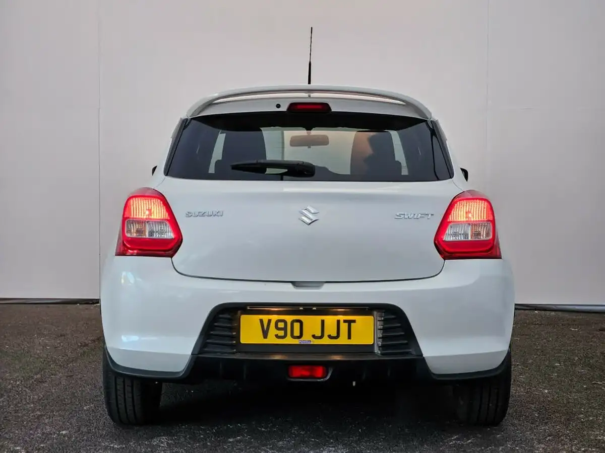 2019-suzuki-swift-12-dualjet-attitude-big-9