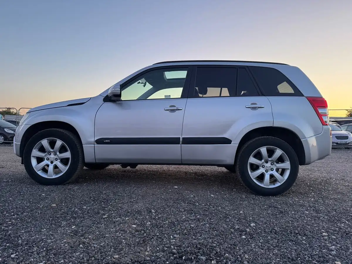 2010-suzuki-grand-vitara-big-5
