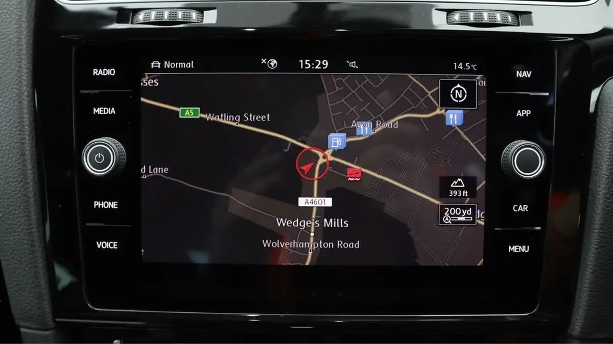 2020-volkswagen-golf-15-tsi-r-line-edition-dsg-big-10