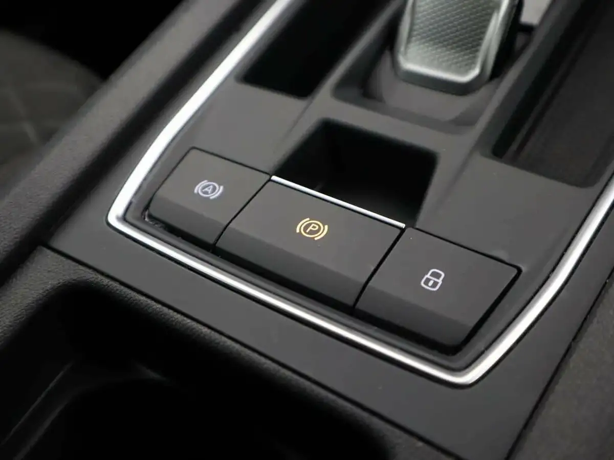 2021-seat-leon-14-e-hybrid-fr-hatchback-big-36