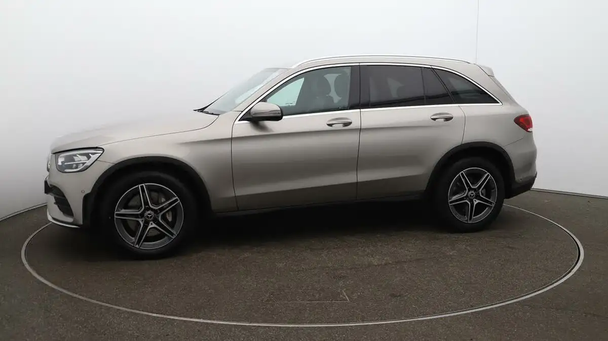2021-mercedes-benz-glc-class-20d-glc220d-amg-line-station-wagon-5d-1950cc-4matic-plus-big-65