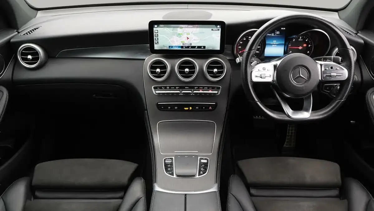 2021-mercedes-benz-glc-class-20d-glc220d-amg-line-station-wagon-5d-1950cc-4matic-plus-big-13