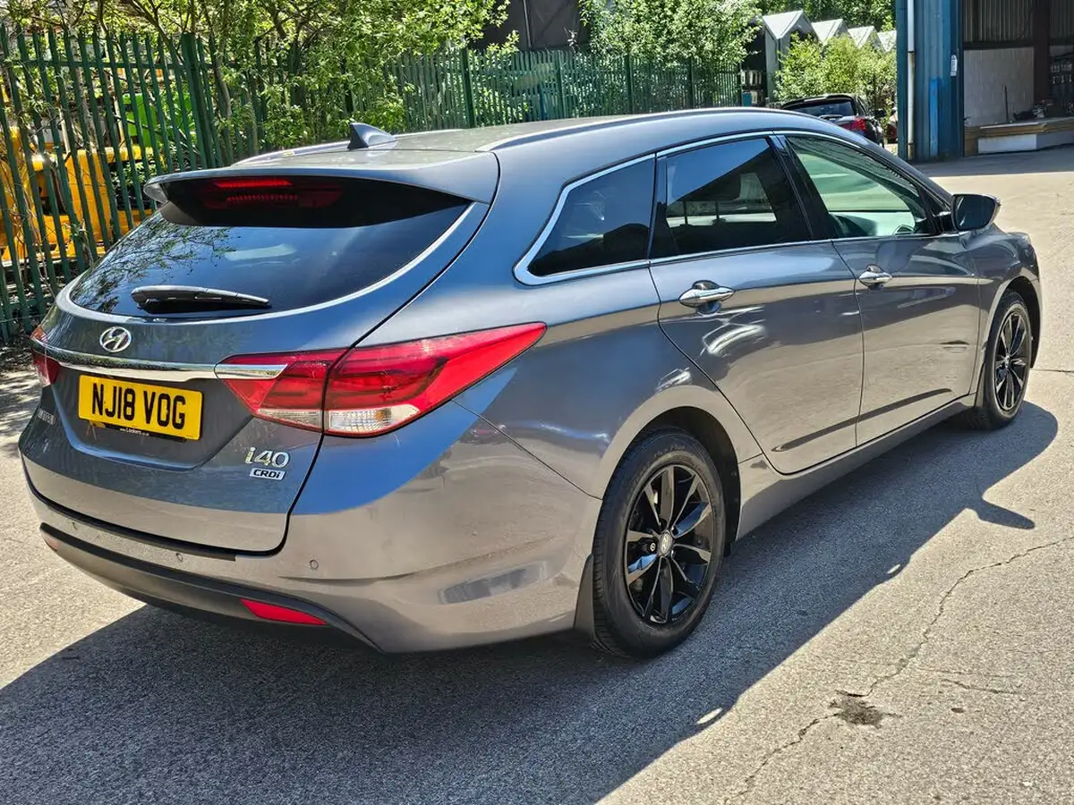2018-hyundai-i40-17crdi-se-nav-business-141ps-tourer-5d-big-19