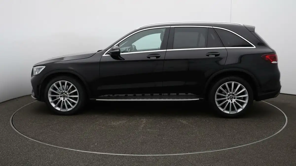 2020-mercedes-benz-glc-class-20d-glc300d-amg-line-premium-station-wagon-5d-big-64