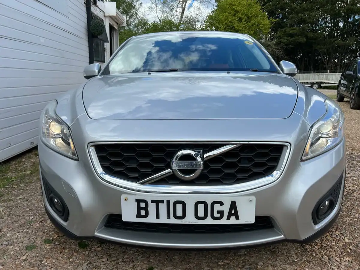 2010-volvo-c30-20td-se-hatchback-3d-powershift-big-2
