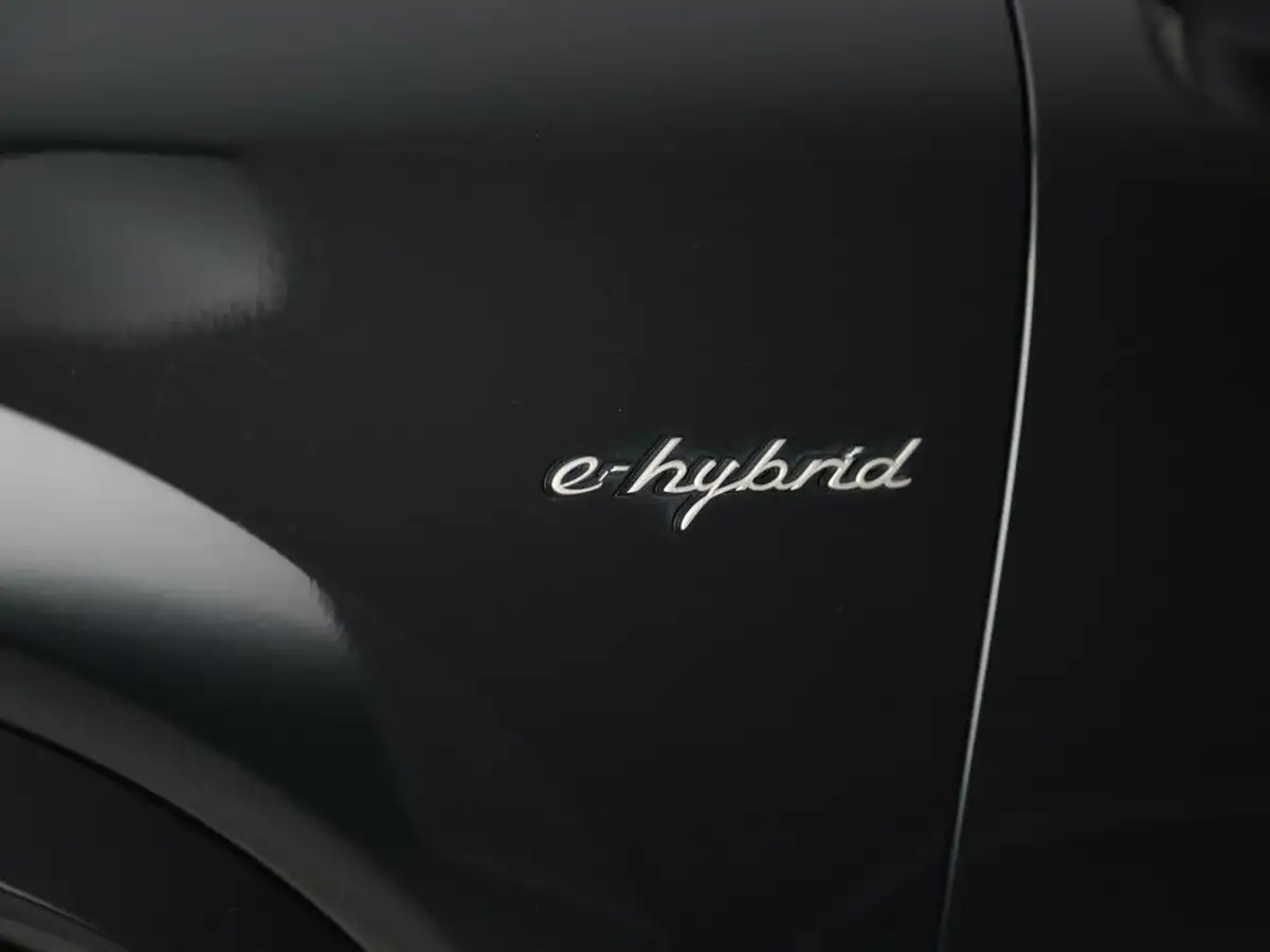 2025-porsche-macan-e-4-electric-big-18